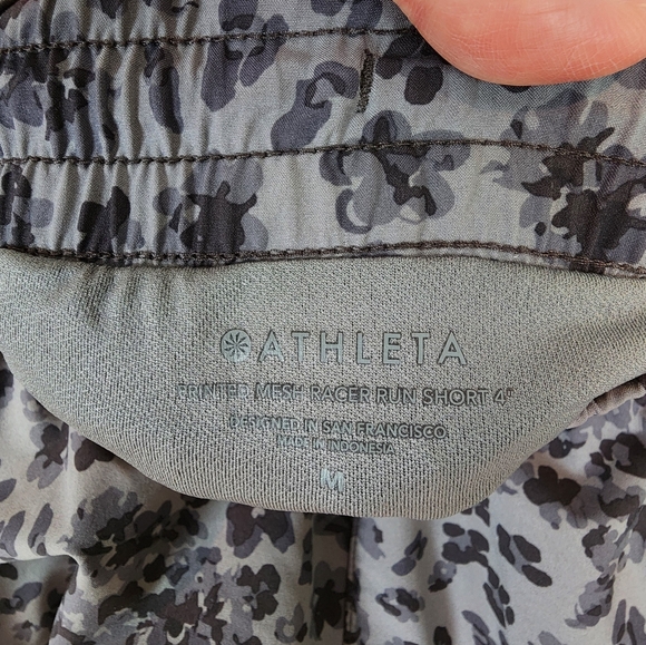 Athleta Mesh Racer Racer Run Shorts 4" Leopard Print Grey Lined Running Shorts M - Picture 6 of 11